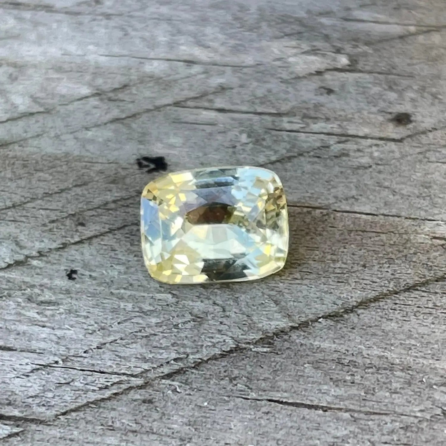 Natural Yellow Sapphire - Sapphirepal