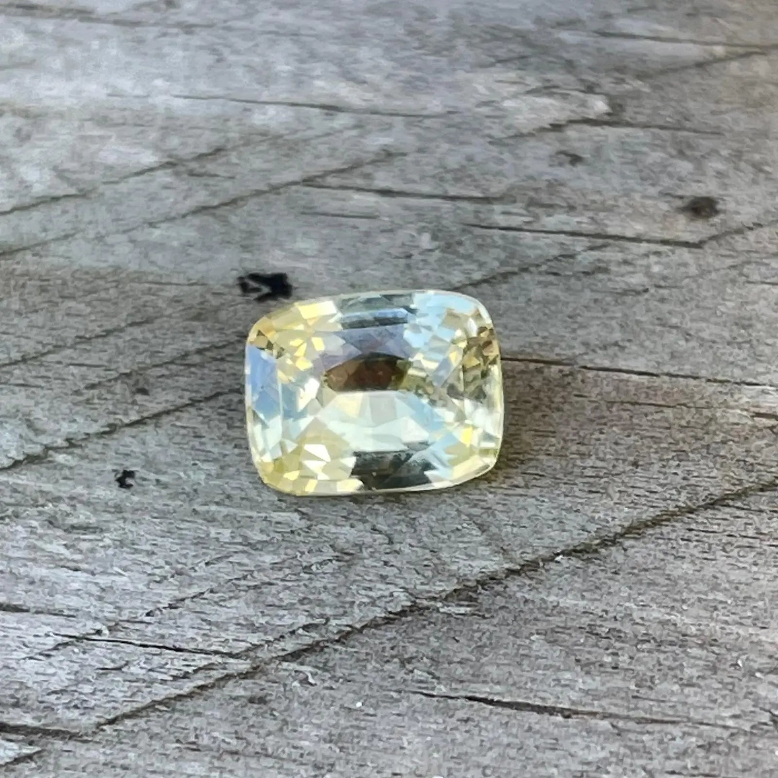 Natural Yellow Sapphire - Sapphirepal