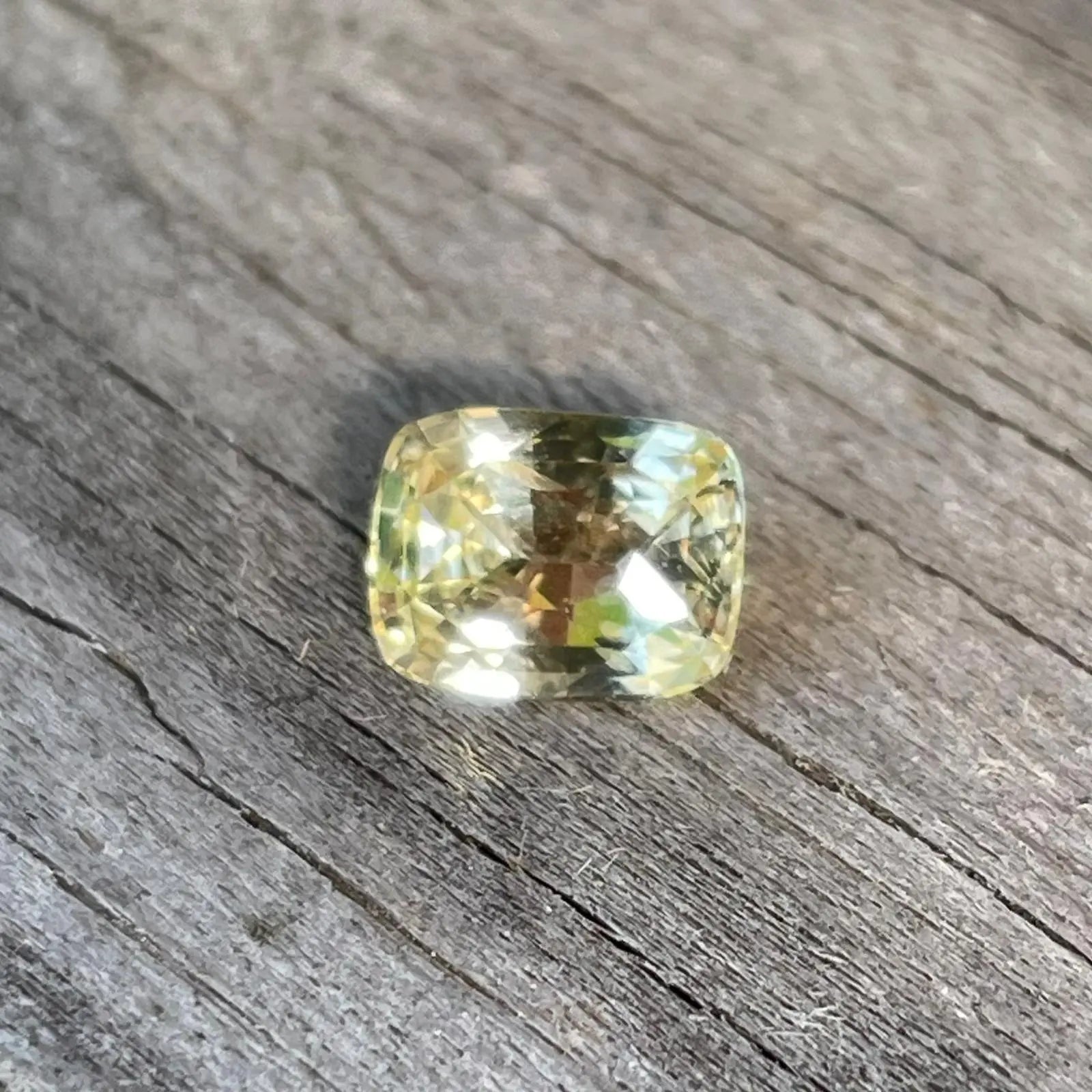Natural Yellow Sapphire - Sapphirepal