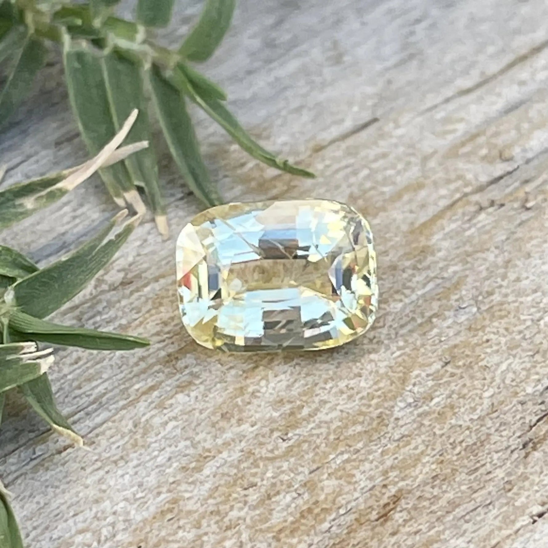 Natural Yellow Sapphire - Sapphirepal