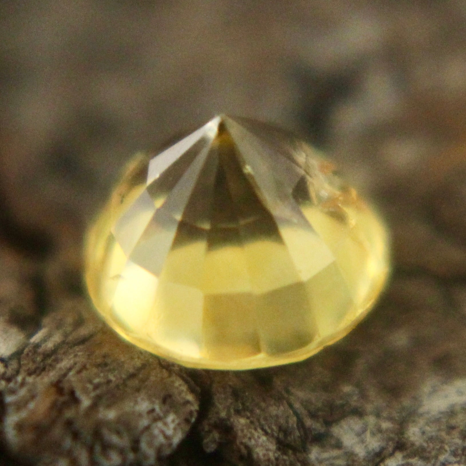 Loose yellow sapphire for custom engagement rings and fine jewelry