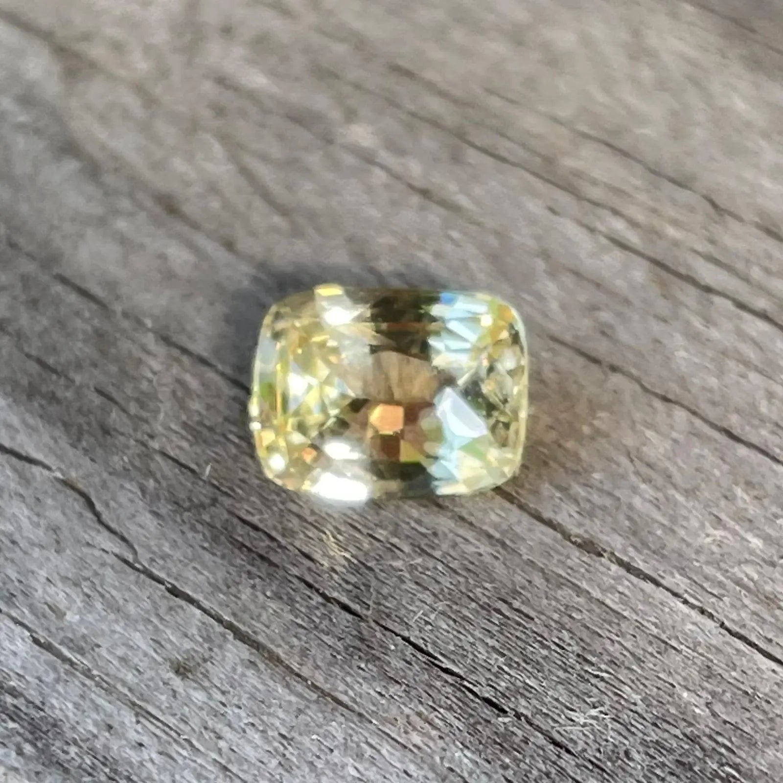 Natural Yellow Sapphire - Sapphirepal