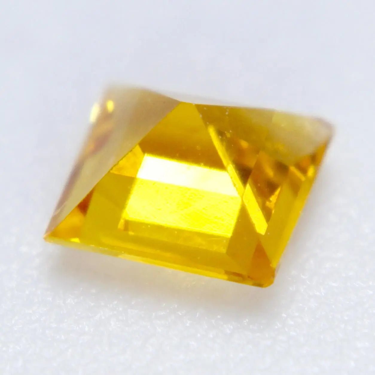 Loose Ceylon yellow sapphire faceted cushion cut gemstone 4.2 x 3.9 mm
