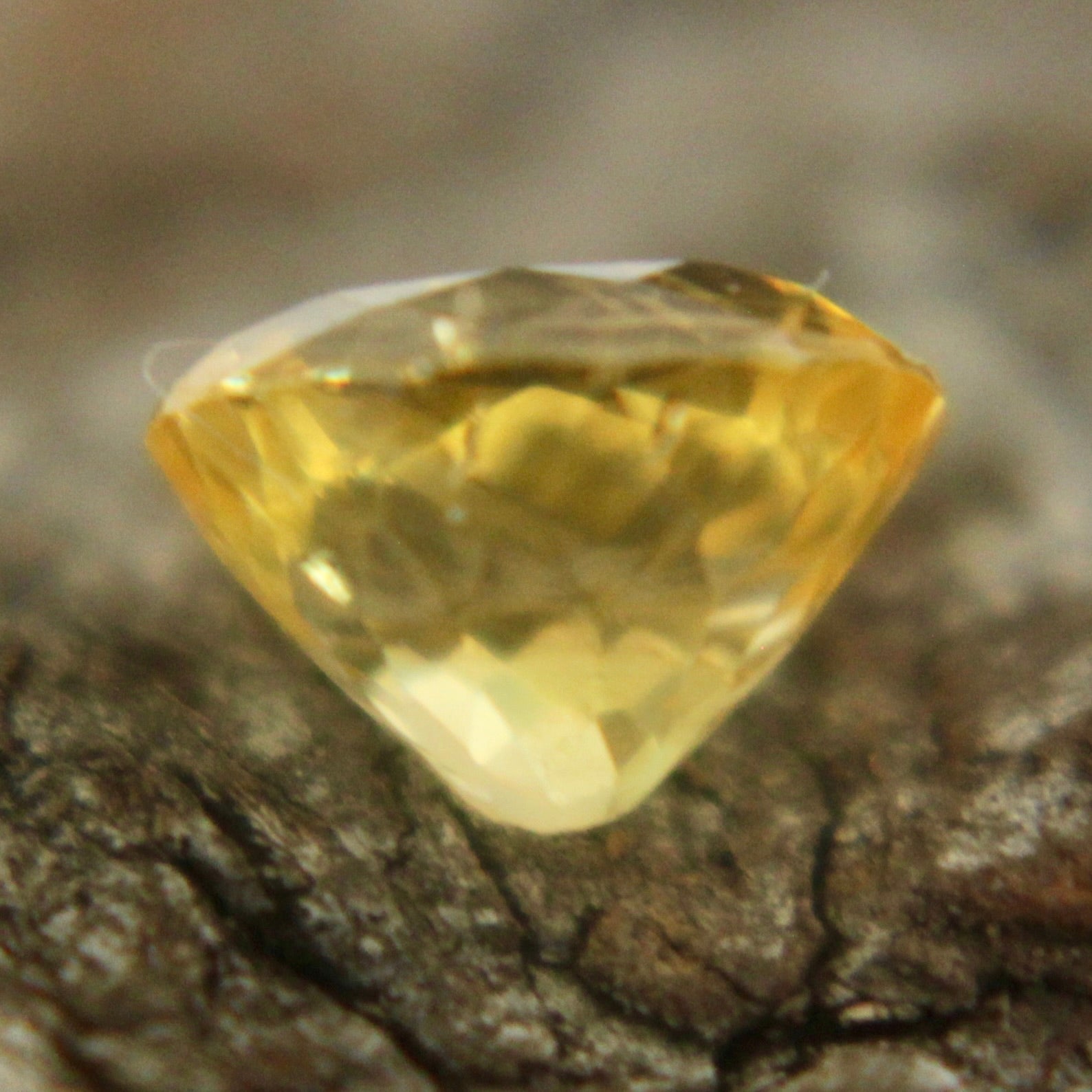Heated yellow sapphire 5.86×4.73×3.92 mm – side profile