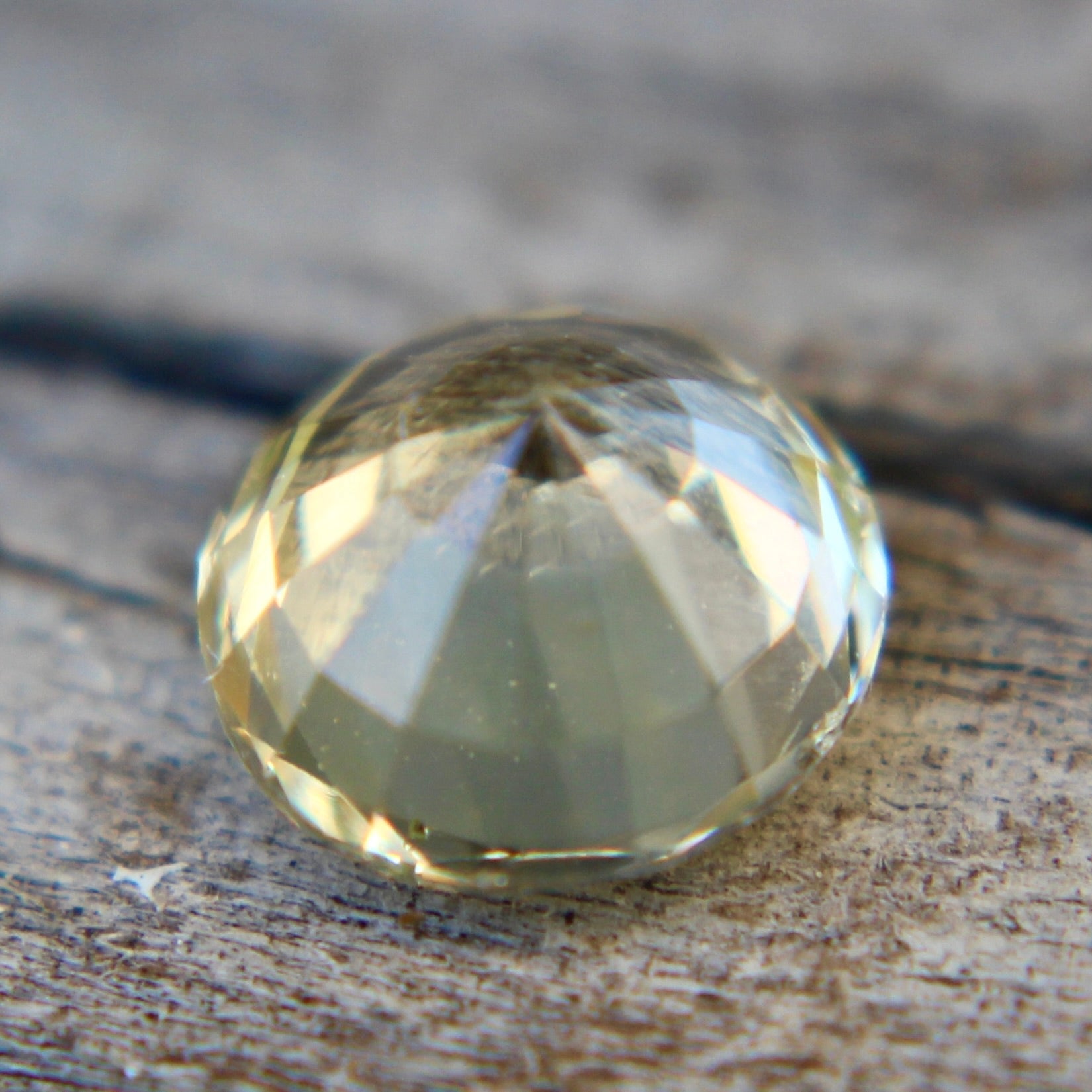 Unheated yellow sapphire 5.50×5.50×3.50 mm – side profile