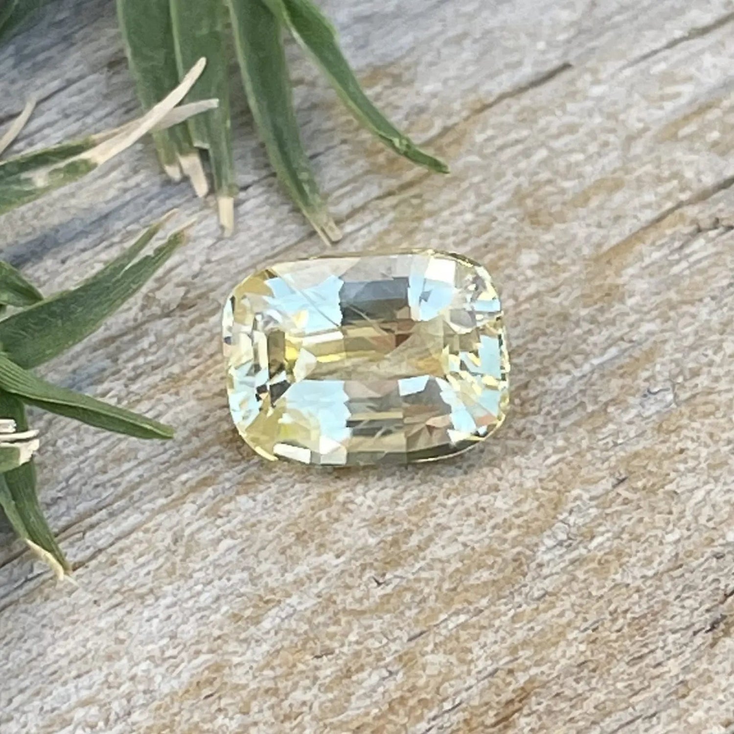 Natural Yellow Sapphire - Sapphirepal