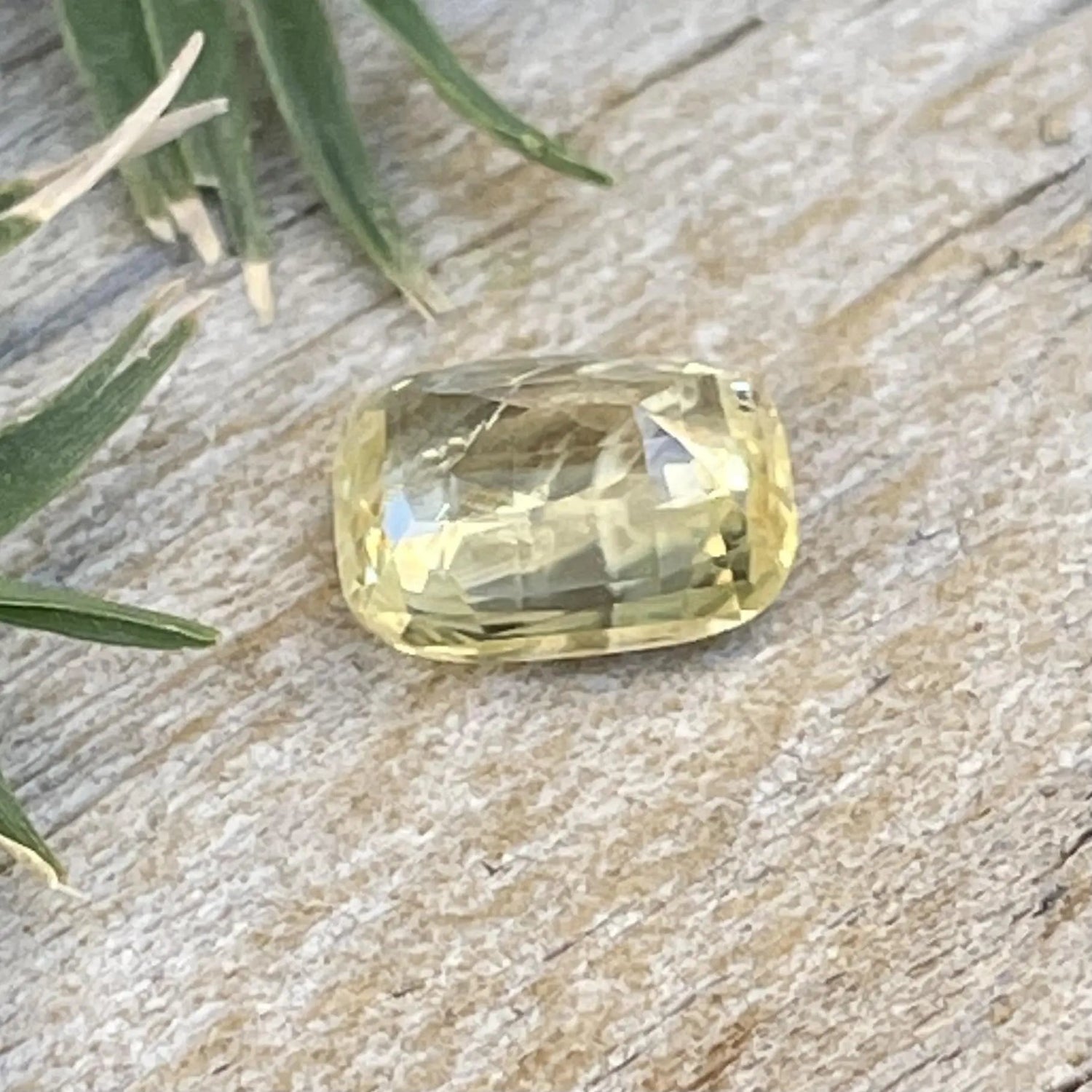 Natural Yellow Sapphire - Sapphirepal