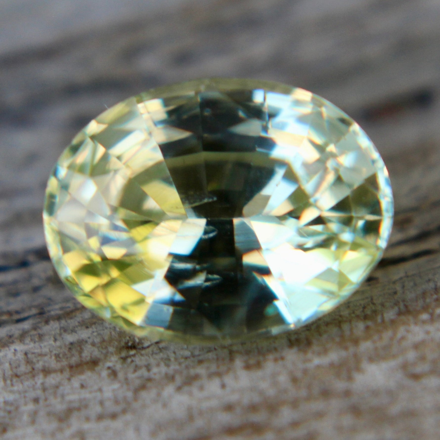 Natural Yellowish Green Sapphire - Sapphirepal