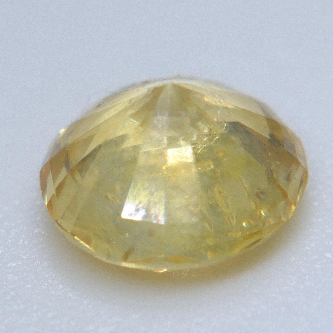 Side profile of round yellow Ceylon sapphire showing its 3.79 mm depth