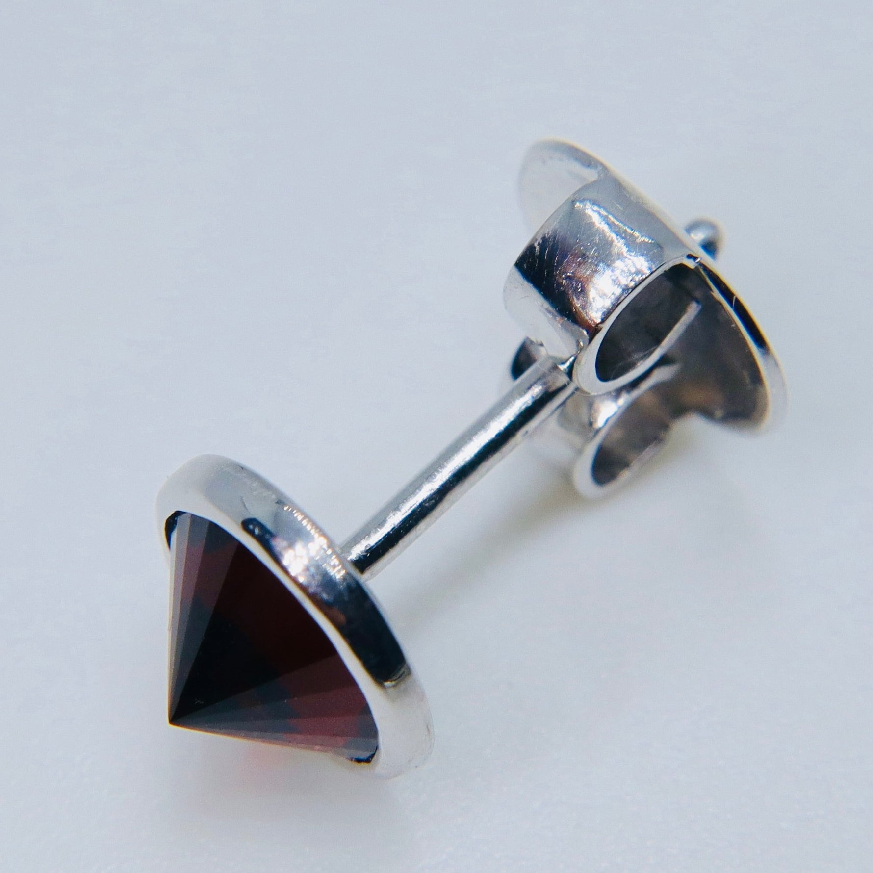 Silver Lapel Pin – 2.86ct Natural Garnet (Round, Ceylon, VS, Untreated) - Sapphirepal