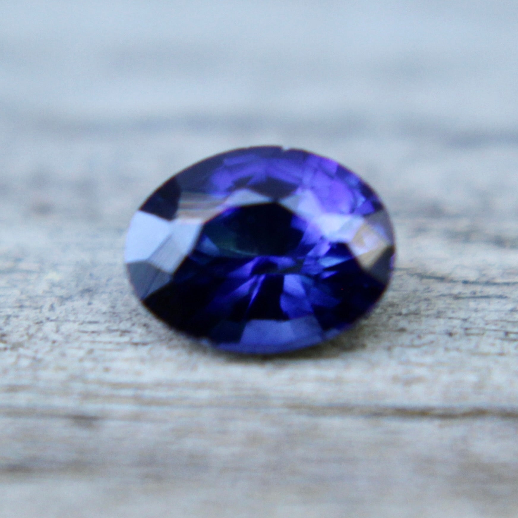 Small blue sapphire for ring pendant or earring design