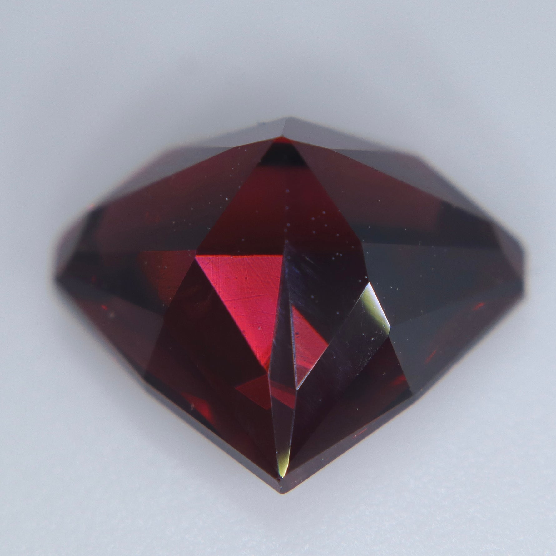 VVS clarity Ceylon garnet 4.38 carat faceted gemstone from Sapphire Pal Australia