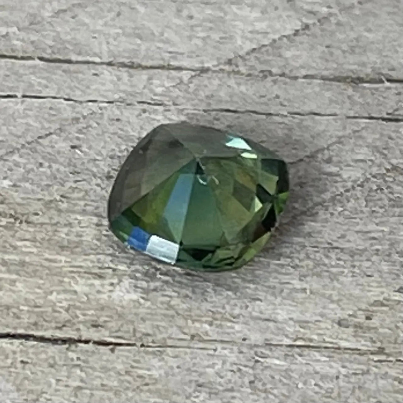 Natural Green Sapphire gems-756e