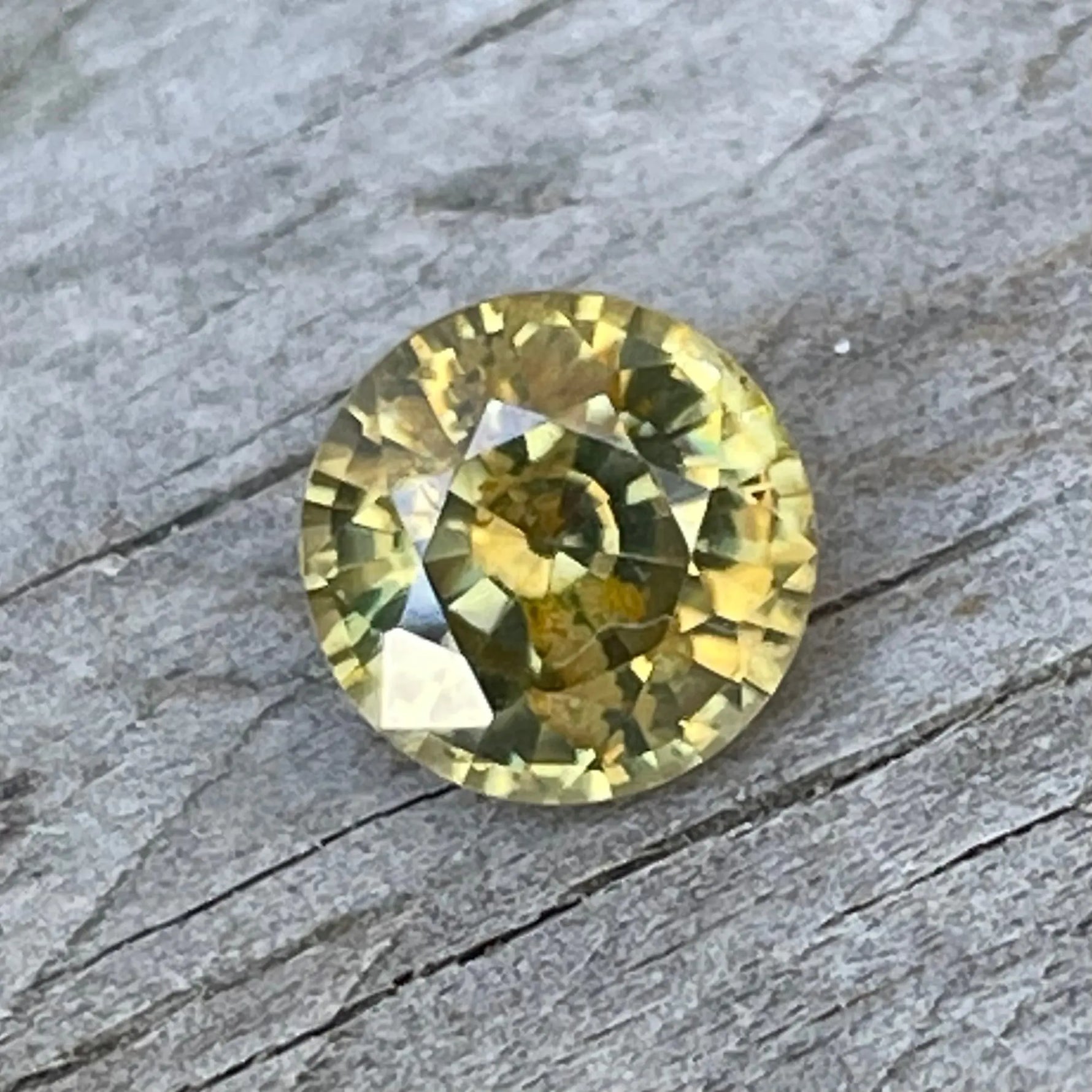 Natural Greenish Yellow Zircon gems-756e
