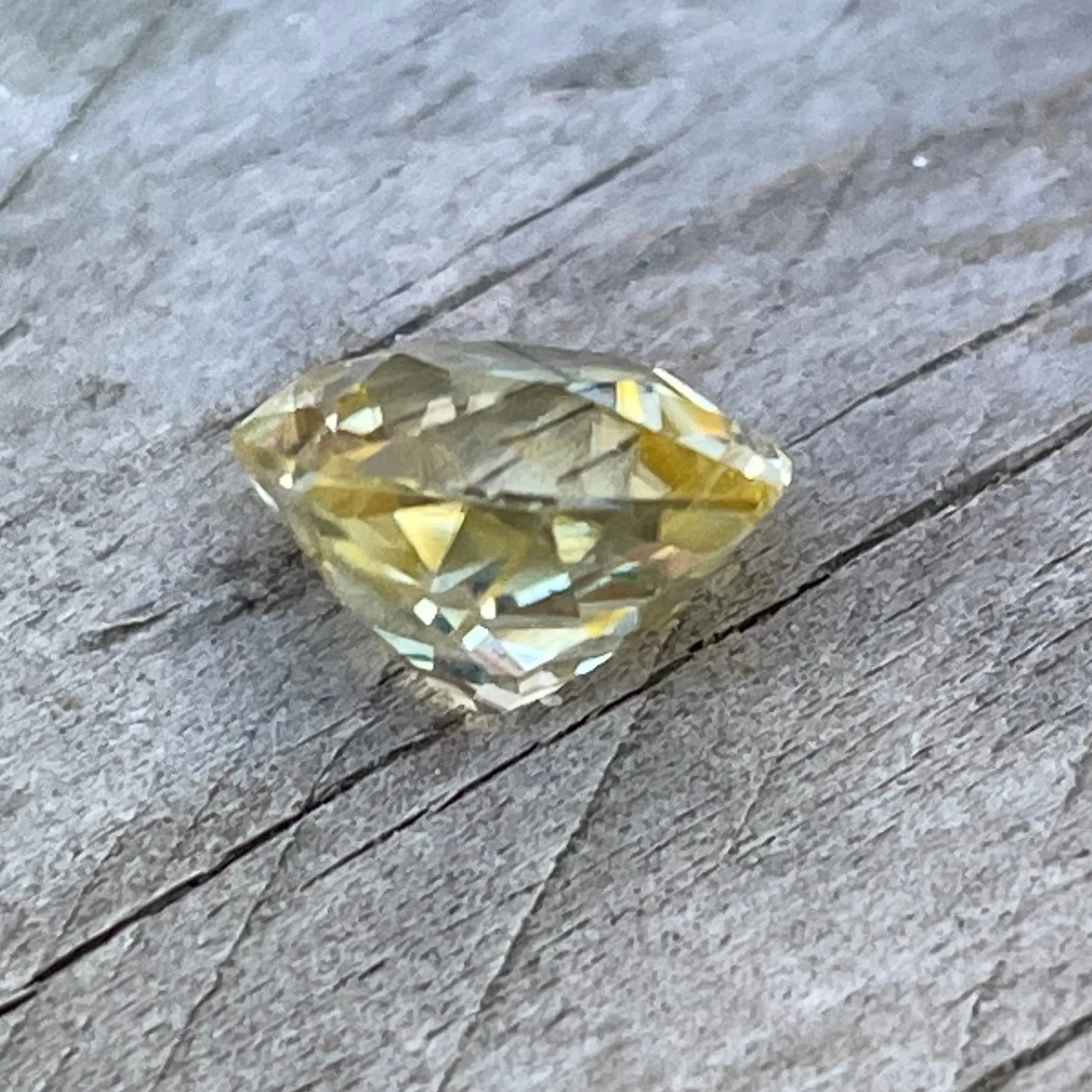 Yellow zircon with VVS clarity from Sapphire Pal